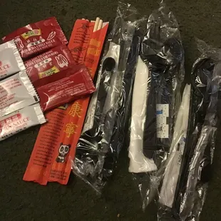 When you click on utensils, you get it :)