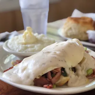 The gravy Benedict sub ham with grits