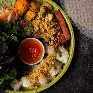 66. Banh hoi Brothers

Grilled seafood and grilled pork served with thin vermicelli and vegetables