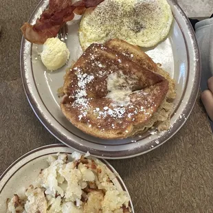 French Two Eggs W/Toast and Home Fries