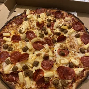 14&quot; Gluten Free Crust Pizza with sausage, pepperoni and pineapple