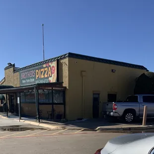 the outside of the restaurant
