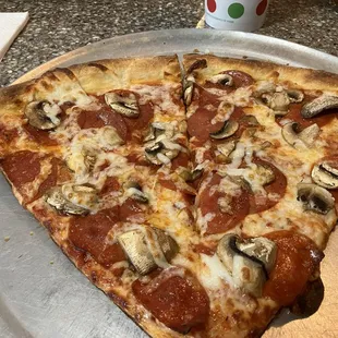 Lunch special. 2 , 2 topping slices