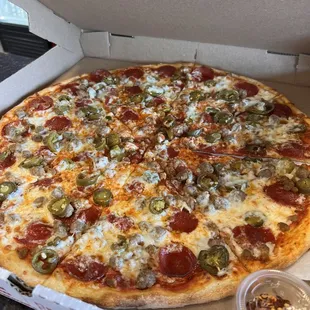 Meat lovers w jalapeños 18"