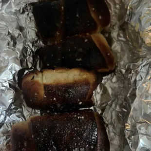 Ordered pasta with the most burned garlic bread, who would even deliver this?! Wow don't know how they got such good reviews!