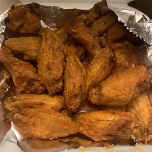 a tray of chicken wings