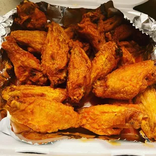 a tray of chicken wings