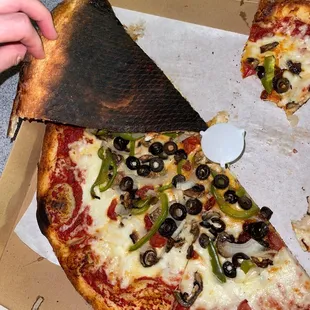 This place is great if you&apos;re into burnt pizza.