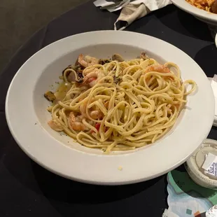 The cold seafood pasta. The ads in fb and TikTok are a lie when it comes to brothers pizza