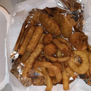food, chicken wings and fried chicken
