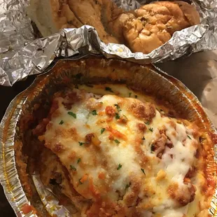 Lasagna and garlic bread are a good size &amp; taste good, will be back