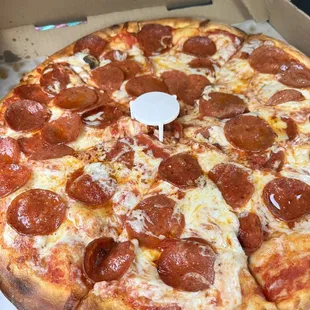 Large pepperoni pizza