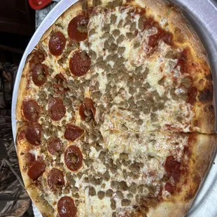 Medium pizza. Beef and pepperoni