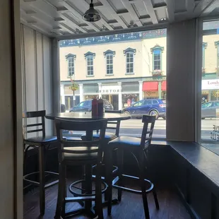 Nice front window seating