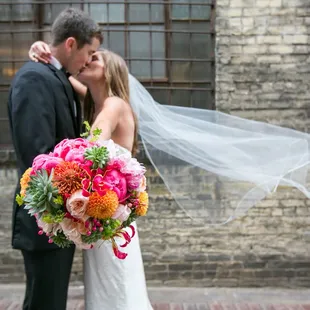Yes! Love the pose, love the flowers. love the vale.