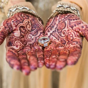 Wow! That henna is incredible!