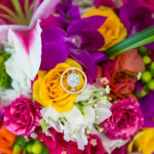 Your wedding details are so important, without them we can take amazing ring and flower shots like this!