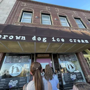 Long line for legitimately good ice cream