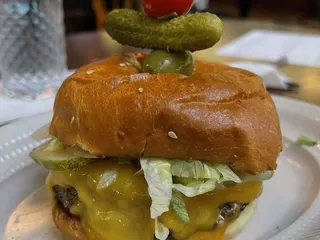 Luxe Bar & Grill
