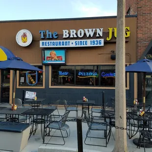 I&apos;ve been told that I have a Brown Jug. Do you have any brown jugs so you can show me?