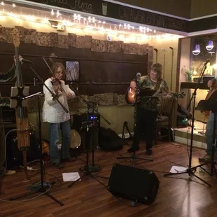 Live bluegrass, Blue Ridge Mountain -style!