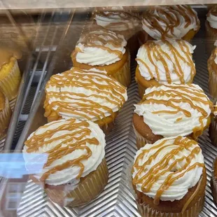 Caramel and vanilla caramel cupcakes