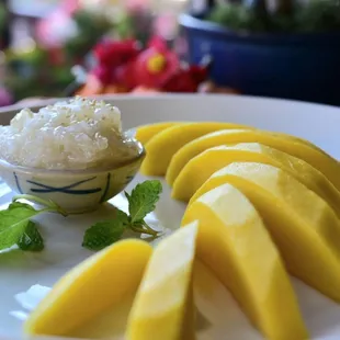 Mango with sweet sticky rice