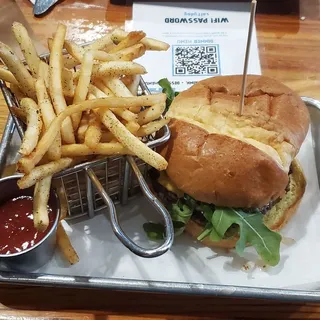 PIMENTO CHEESE BURGER