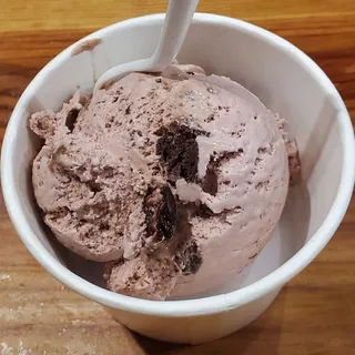 Midnight Cherry Fudge Pint