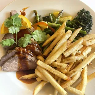 Tri tip, veggies, garlic fries