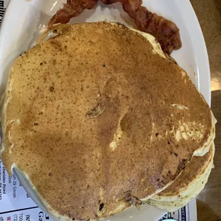HUGE pancakes and crispy bacon