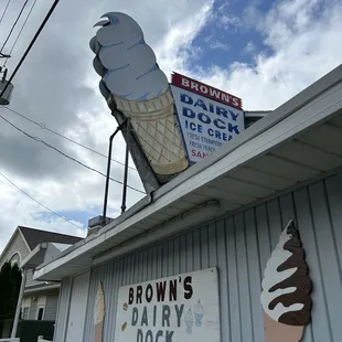 the ice cream cone on top of the building