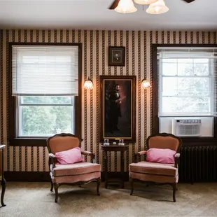 Lincoln Room/Suite. Available as single room or two room suite.