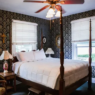 The Blue Room. Queen room with Fireplace, Vizio Smart TV and private bath.