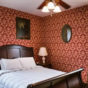 Lincoln Room/Suite. Available as single room or two room suite.