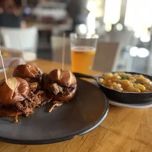 Slider Trio Blue Moon   Traditional Mac &amp; Cheese