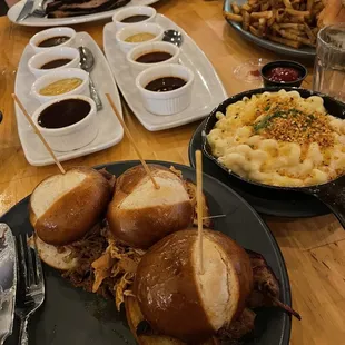 Trio of sliders with Mac and cheese