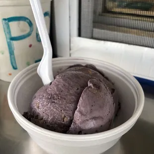 Blueberry pie ice cream