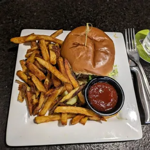 Snack Burger and fries
