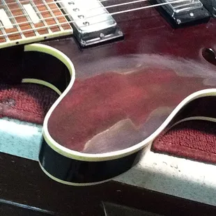 Lacquer repair on a Gibson 335