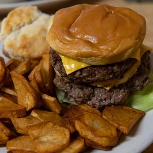 Double Cheeseburger with fried potatoes