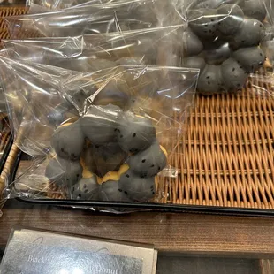 Black sesame mochi donuts