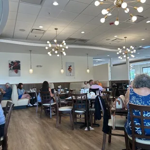 This cafe is visually amazing! Farmhouse decor mixed with a bit of modern designs.