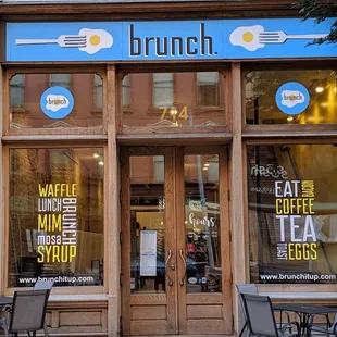 the outside of a coffee shop