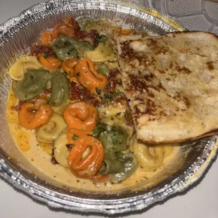 Cajun chicken 4 cheese tortellini and garlic toast