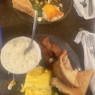 Grits/bacon/eggs/toast - no flavor