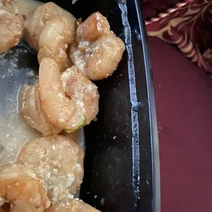 Whwn shrimp arw bad a restaurant should 86 them! Not serve thsm anyway they reek &amp; the shrimp &amp; grits should not be served!