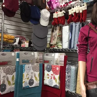Bathroom sets, hats, blankets,quilts,bonetes, women sport wear, handbags.