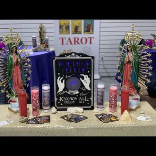 Tarot and palm readings Brundage indoor swap meet
