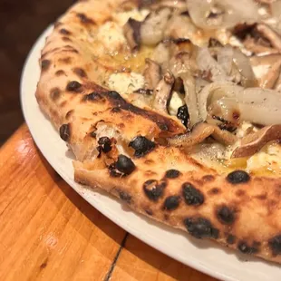 Funghi e Cipolle Pizza